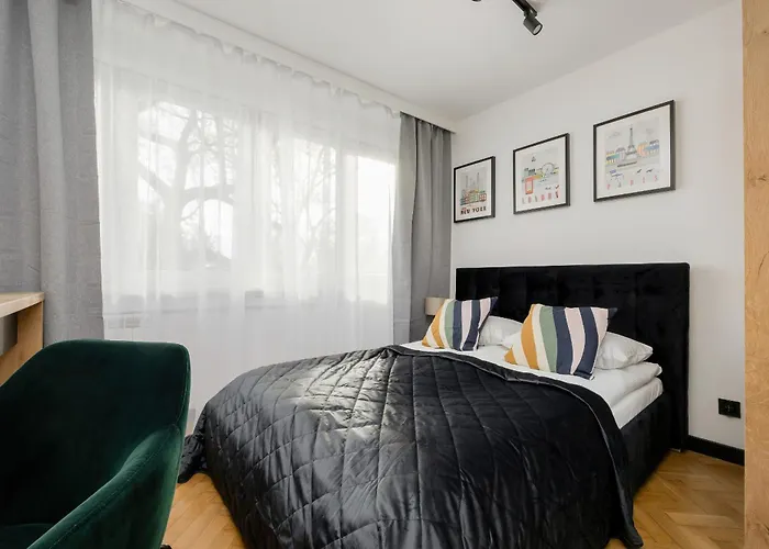 Modern Black & Wooden Apartment Warsaw Near The Airport By Noclegi Renters