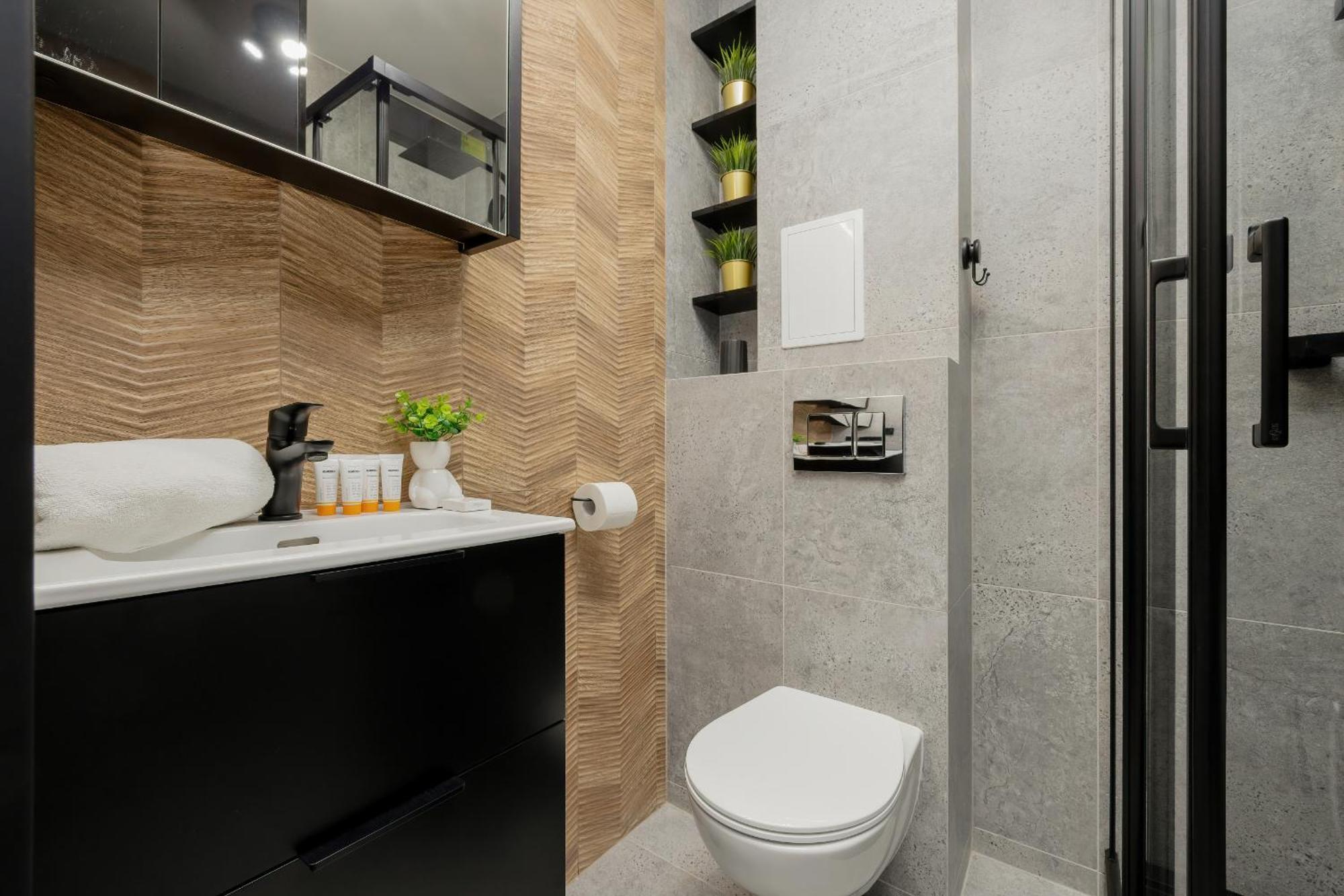 Apartment Modern Black & Wooden Near The Airport By Renters Warsaw
