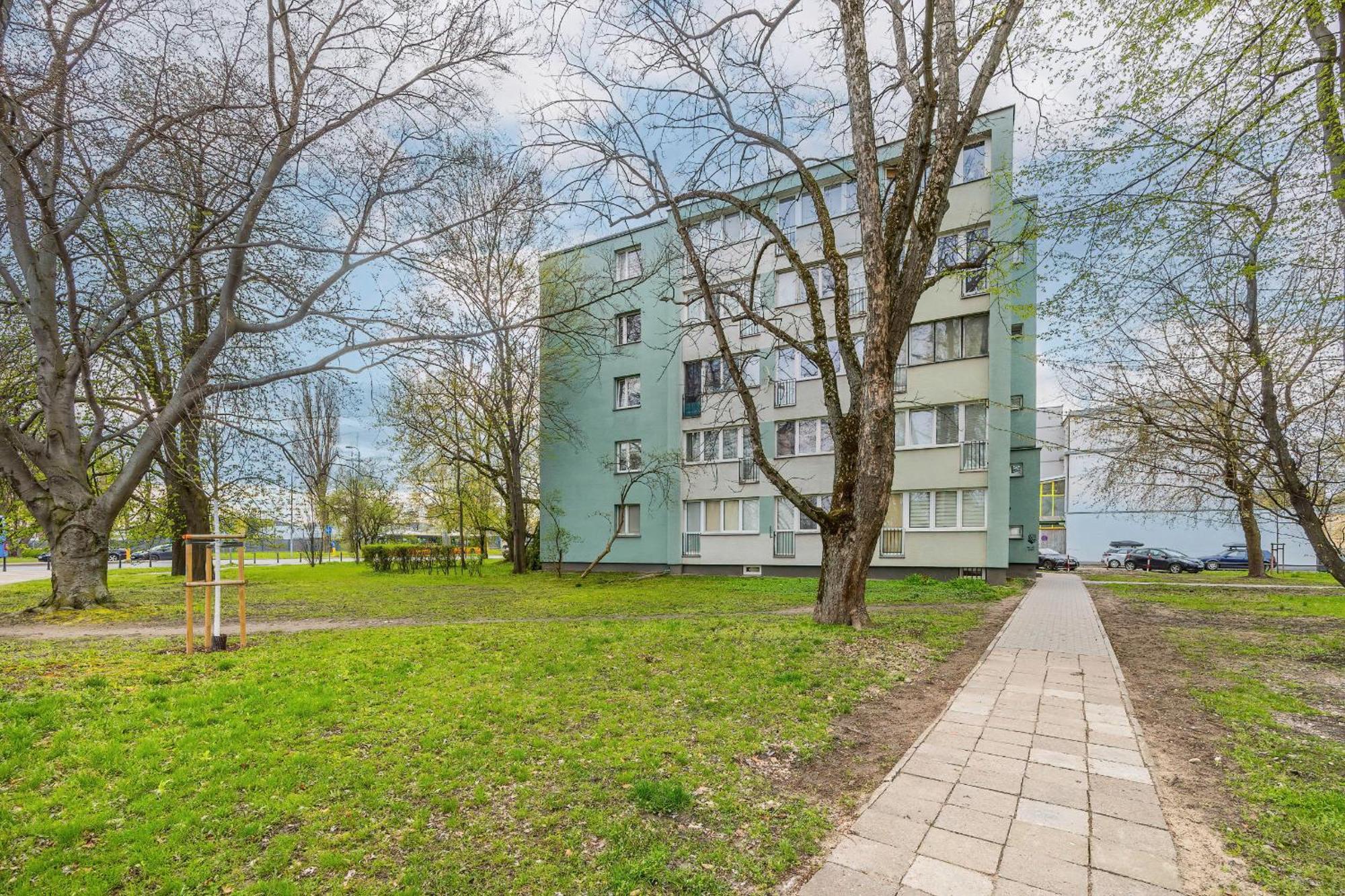 Apartament Modern Black & Wooden Near The Airport By Renters